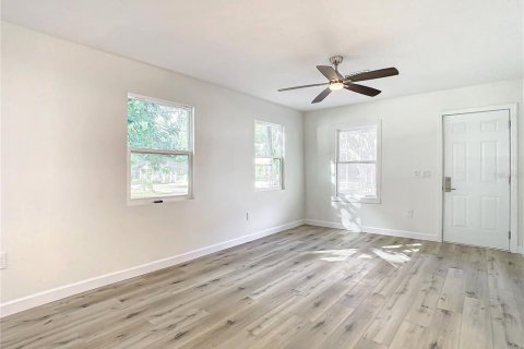 House in Tampa, Florida 4 bedrooms, 128.95 sq.m. № 1813402 - photo 4
