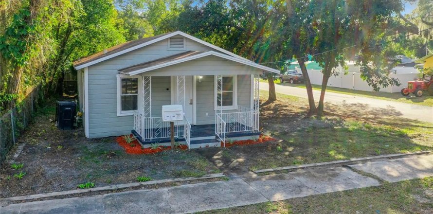 House in Tampa, Florida 4 bedrooms, 128.95 sq.m. № 1813402