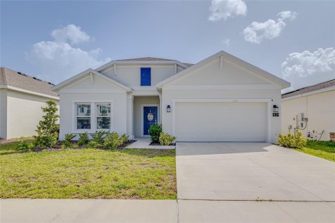 House in Haines City, Florida 4 bedrooms, 171.68 sq.m. № 1687974 - photo 1