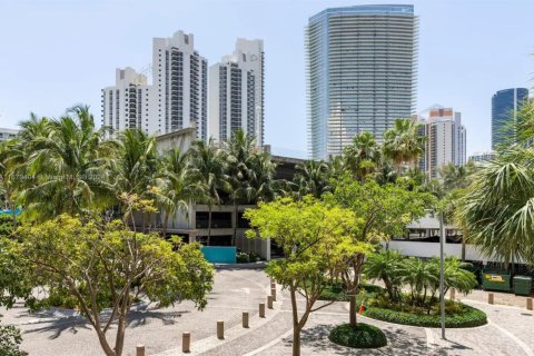 Condo in Sunny Isles Beach, Florida, 1 bedroom  № 1937859 - photo 13