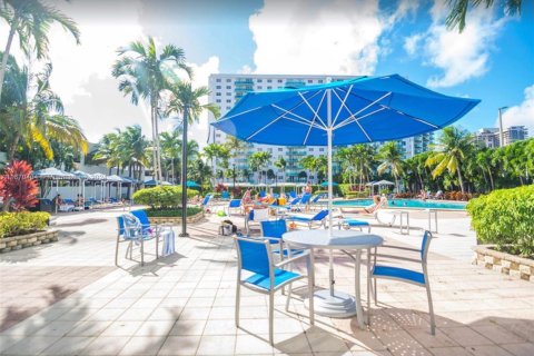 Condominio en venta en Sunny Isles Beach, Florida, 1 dormitorio, 93.37 m2 № 1937859 - foto 22
