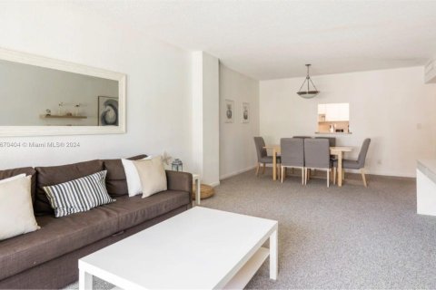 Condominio en venta en Sunny Isles Beach, Florida, 1 dormitorio, 93.37 m2 № 1937859 - foto 1