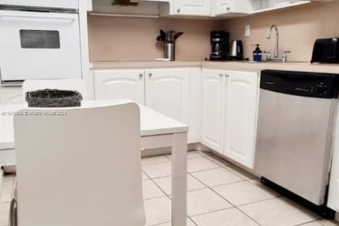 Condo in Sunny Isles Beach, Florida, 1 bedroom  № 1937859 - photo 7