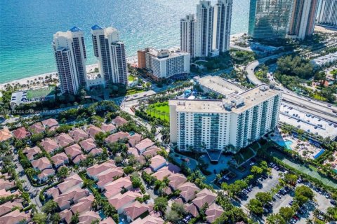 Condo in Sunny Isles Beach, Florida, 1 bedroom  № 1937859 - photo 30