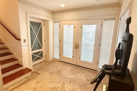 Casa en venta en Miami, Florida, 4 dormitorios, 437.48 m2 № 1999838 - foto 4