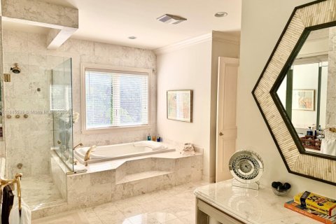 Casa en venta en Miami, Florida, 4 dormitorios, 437.48 m2 № 1999838 - foto 30