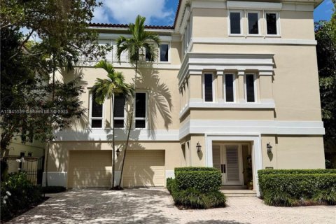 Casa en Miami, Florida 4 dormitorios, 437.48 m2 № 1999838