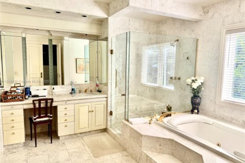 Casa en venta en Miami, Florida, 4 dormitorios, 437.48 m2 № 1999838 - foto 29