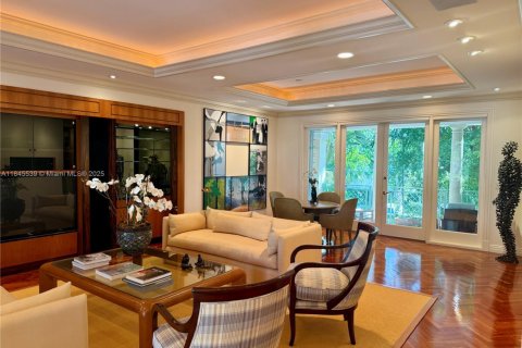 Casa en venta en Miami, Florida, 4 dormitorios, 437.48 m2 № 1999838 - foto 18