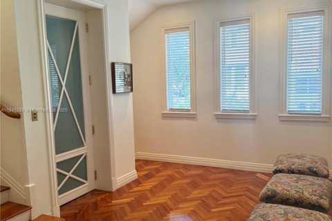 Casa en venta en Miami, Florida, 4 dormitorios, 437.48 m2 № 1999838 - foto 26