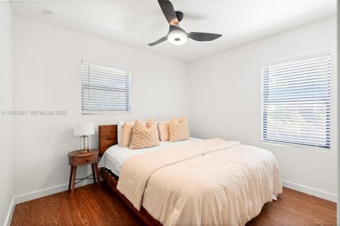 Casa en alquiler en Miami, Florida, 3 dormitorios, 108.7 m2 № 1991397 - foto 18