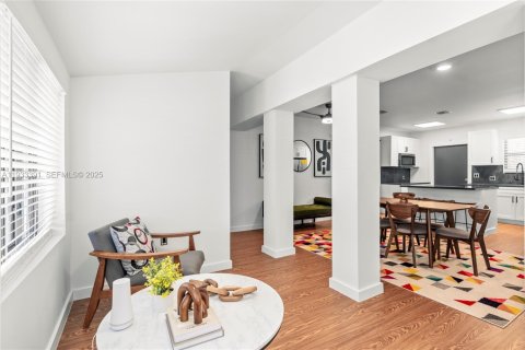 Casa en alquiler en Miami, Florida, 3 dormitorios, 108.7 m2 № 1991397 - foto 7