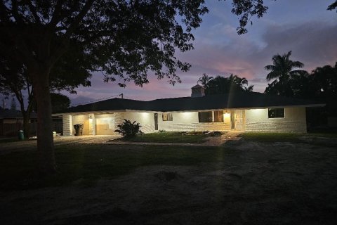 Casa en Lake Worth, Florida 4 dormitorios, 232.26 m2 № 2084481