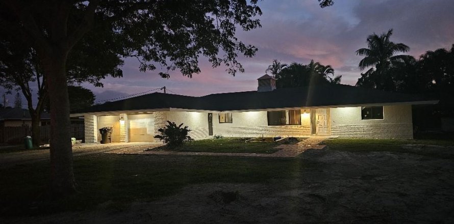 Casa en Lake Worth, Florida 4 dormitorios, 232.26 m2 № 2084481
