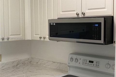 Condo in Pembroke Pines, Florida, 2 bedrooms  № 1982987 - photo 25