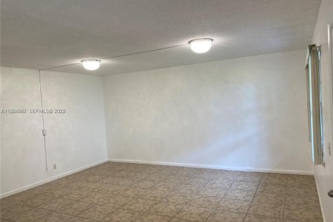 Condo in Pembroke Pines, Florida, 2 bedrooms  № 1982987 - photo 29