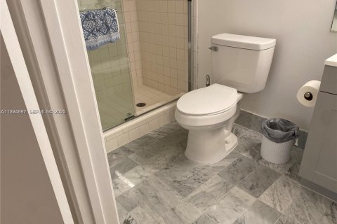 Condo in Pembroke Pines, Florida, 2 bedrooms  № 1982987 - photo 2