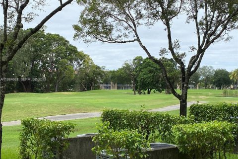 Condo in Pembroke Pines, Florida, 2 bedrooms  № 1982987 - photo 21