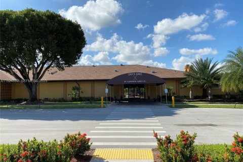 Condo in Pembroke Pines, Florida, 2 bedrooms  № 1982987 - photo 17