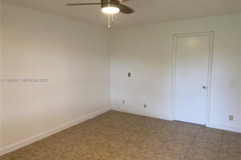 Condo in Pembroke Pines, Florida, 2 bedrooms  № 1982987 - photo 8