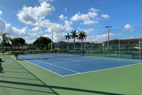 Condo in Pembroke Pines, Florida, 2 bedrooms  № 1982987 - photo 14