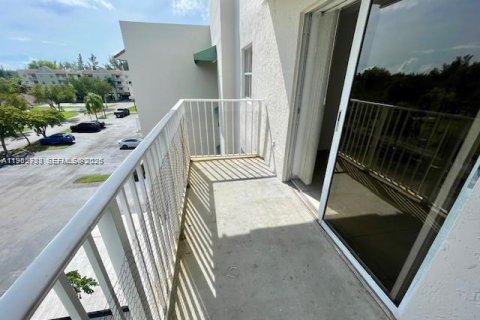 Condominio en venta en Cutler Bay, Florida, 2 dormitorios, 91.04 m2 № 2023561 - foto 7