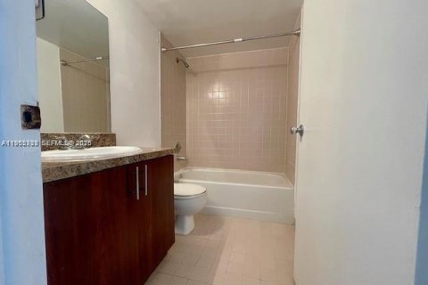 Condominio en venta en Cutler Bay, Florida, 2 dormitorios, 91.04 m2 № 2023561 - foto 11