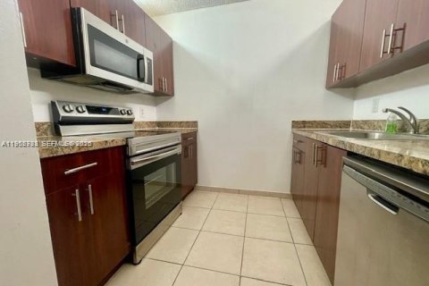 Condominio en venta en Cutler Bay, Florida, 2 dormitorios, 91.04 m2 № 2023561 - foto 14