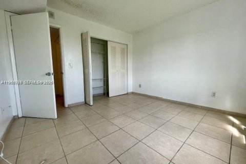 Condominio en venta en Cutler Bay, Florida, 2 dormitorios, 91.04 m2 № 2023561 - foto 9