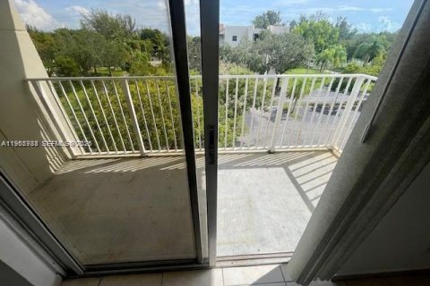 Condominio en venta en Cutler Bay, Florida, 2 dormitorios, 91.04 m2 № 2023561 - foto 6