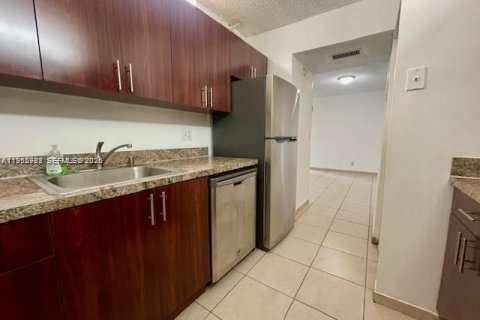 Condominio en venta en Cutler Bay, Florida, 2 dormitorios, 91.04 m2 № 2023561 - foto 13