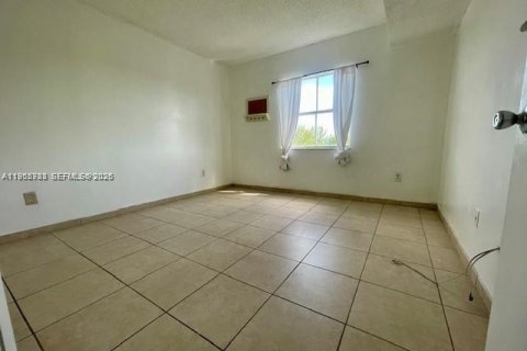 Condominio en venta en Cutler Bay, Florida, 2 dormitorios, 91.04 m2 № 2023561 - foto 10