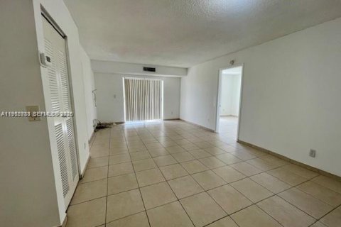 Condominio en venta en Cutler Bay, Florida, 2 dormitorios, 91.04 m2 № 2023561 - foto 16