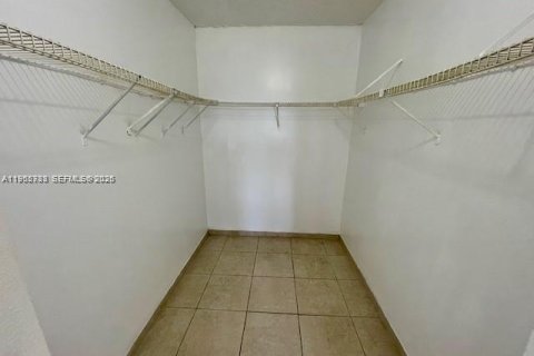 Condominio en venta en Cutler Bay, Florida, 2 dormitorios, 91.04 m2 № 2023561 - foto 4