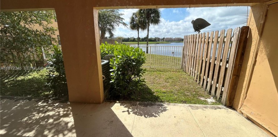 Condominio en Fort Lauderdale, Florida, 2 dormitorios  № 2032861