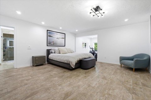 House in Miami, Florida 6 bedrooms, 390.19 sq.m. № 2253725 - photo 18
