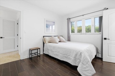 House in Miami, Florida 6 bedrooms, 390.19 sq.m. № 2253725 - photo 27