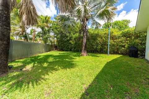 House in Miami, Florida 6 bedrooms, 390.19 sq.m. № 2253725 - photo 9