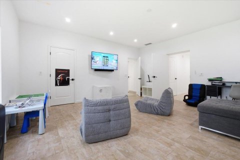 House in Miami, Florida 6 bedrooms, 390.19 sq.m. № 2253725 - photo 30