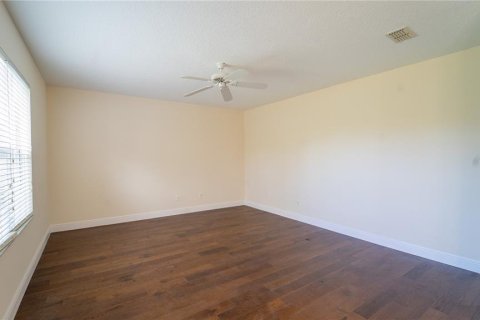 House in Orlando, Florida 4 bedrooms, 198.81 sq.m. № 2212160 - photo 6
