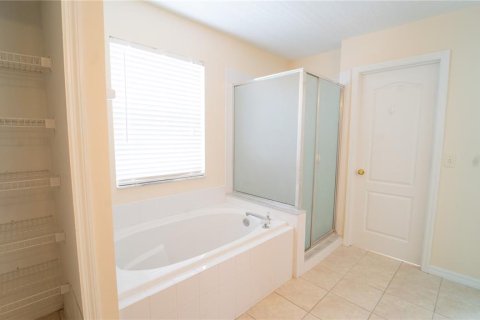House in Orlando, Florida 4 bedrooms, 198.81 sq.m. № 2212160 - photo 25