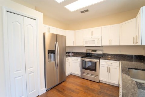 House in Orlando, Florida 4 bedrooms, 198.81 sq.m. № 2212160 - photo 8