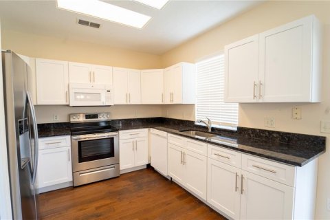 House in Orlando, Florida 4 bedrooms, 198.81 sq.m. № 2212160 - photo 7