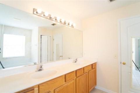 House in Orlando, Florida 4 bedrooms, 198.81 sq.m. № 2212160 - photo 23