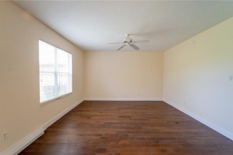 House in Orlando, Florida 4 bedrooms, 198.81 sq.m. № 2212160 - photo 5