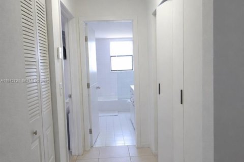 Copropriété à louer à Dania Beach, Floride: 1 chambre, 71.35 m2 № 1999215 - photo 8