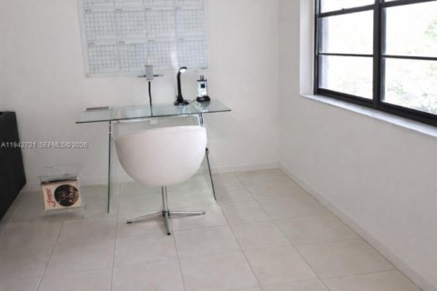 Copropriété à louer à Dania Beach, Floride: 1 chambre, 71.35 m2 № 1999215 - photo 11