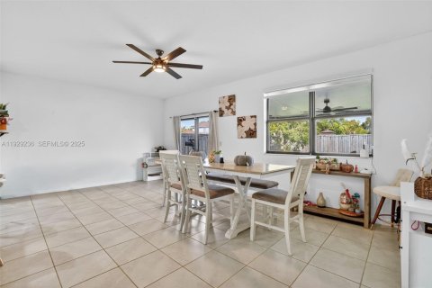 Casa en venta en Homestead, Florida, 4 dormitorios, 241.36 m2 № 1988748 - foto 11