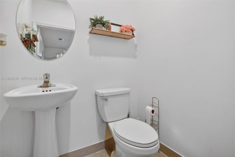 Casa en venta en Homestead, Florida, 4 dormitorios, 241.36 m2 № 1988748 - foto 15