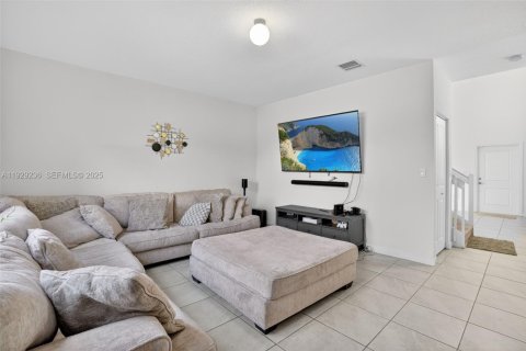 Casa en venta en Homestead, Florida, 4 dormitorios, 241.36 m2 № 1988748 - foto 10